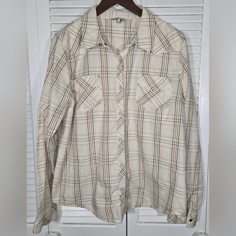 BKE Buckle Pearl Snap Western Style Long Sleeve Fitted Cream Tan Plaid Shirt XL